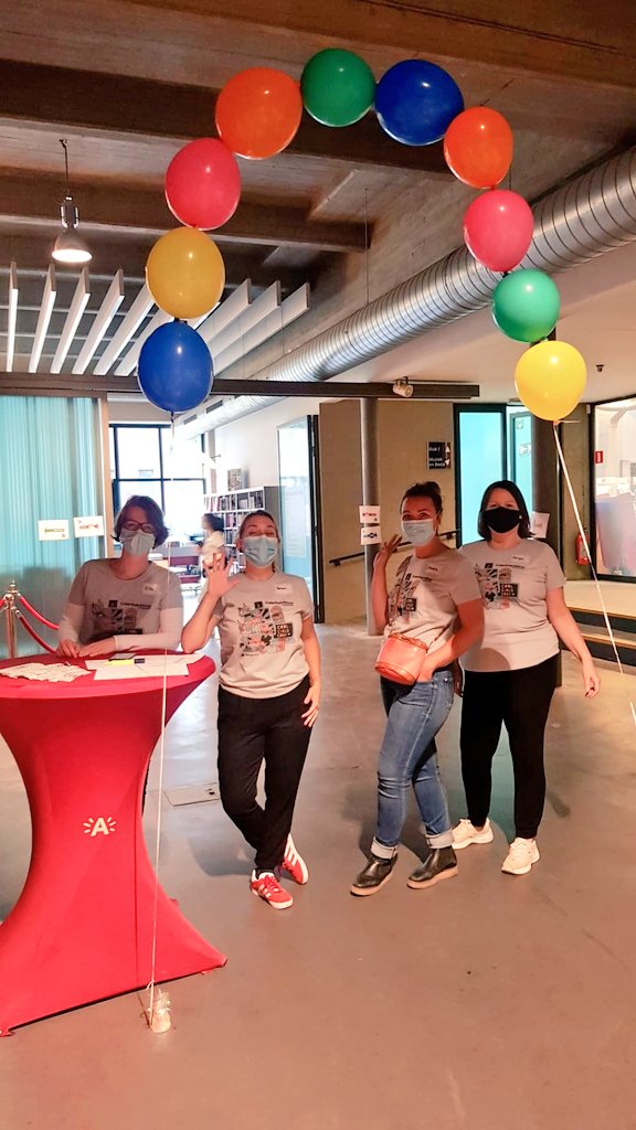 CoderDojoBe's tweet image. Wisten jullie dat we dit jaar de 5de editie van CoderDojo4Diva&apos;s vieren? 🎊
Ons welkomscomitee verwelkomt jullie met een grote glimlach (van onder ons masker) in @BibPermeke!
#CDJ4Divas #CoolGirlsCode #Coding4Girls