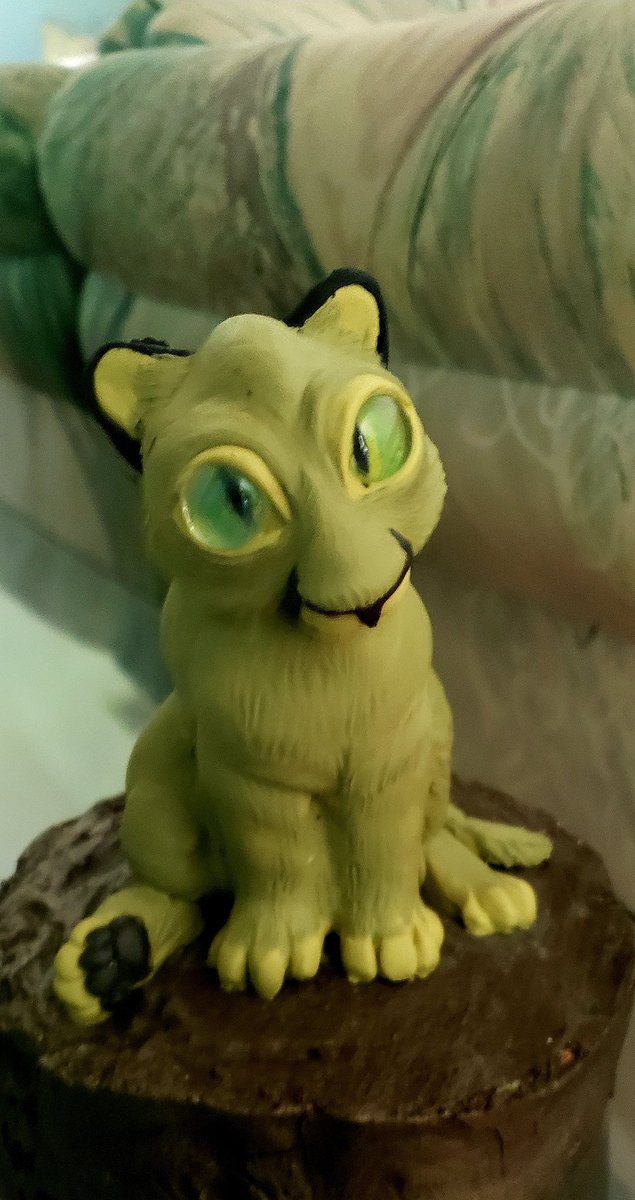 I swear he's looking at me! Additive sculpting baby pumas with follow- me eyes. They trail you as you move around a room. That special touch to give life to my creations. #art
#CatsOfTwitter #artistsontwitter #Pumas #sculpture #artwork #artists #conceptart