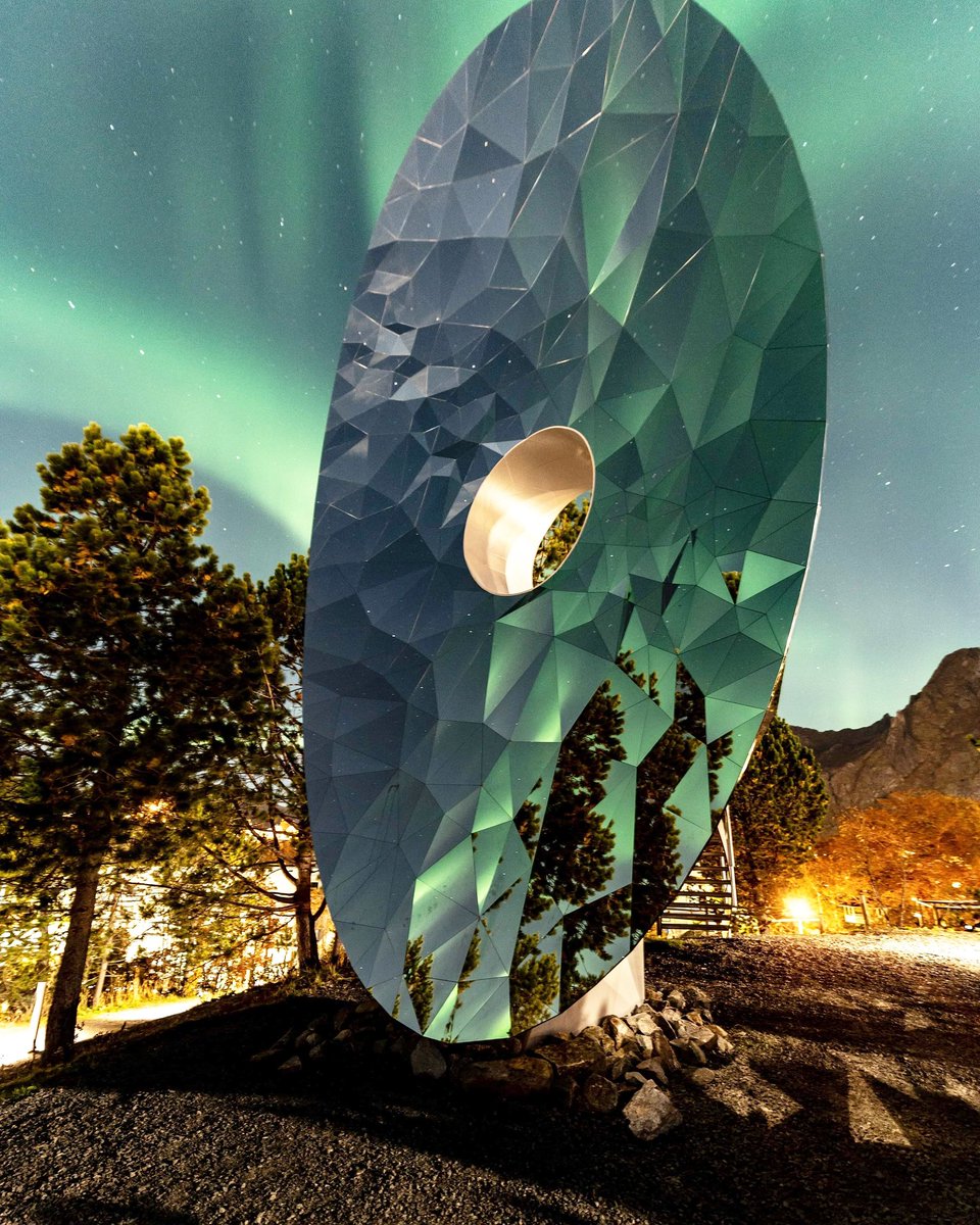 OddTanke's tweet photo. Amazing mirror art in #lofoten https://t.co/Taakgk26AZ