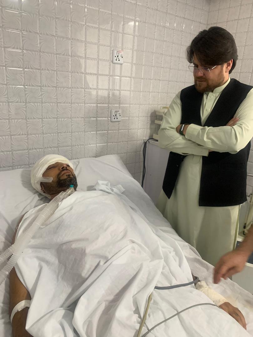 ShafiqStanikzai's tweet photo. دعا تقدیر بدلوي:
ګران نجیب جان مي ستاسو د دعاګانو محتاج دي، هیله کووم خپلو دعاګانو کي یاد وساتي.
Our Najib Jan is still in Coma, please keep him in ur prayers. Najib Jana please stay strong and be with us. The whole nation loves u and waiting for ur recovery https://t.co/gFz4V8alWV
