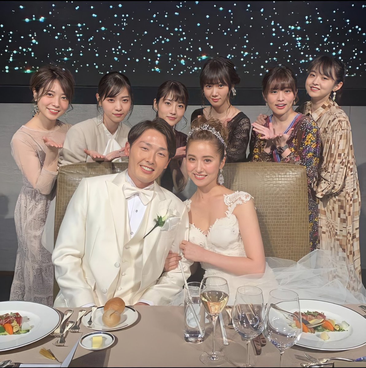 w4t4nuki_6's tweet photo. ふつうにこの結婚式えぐない？ https://t.co/hXT4JJo62A