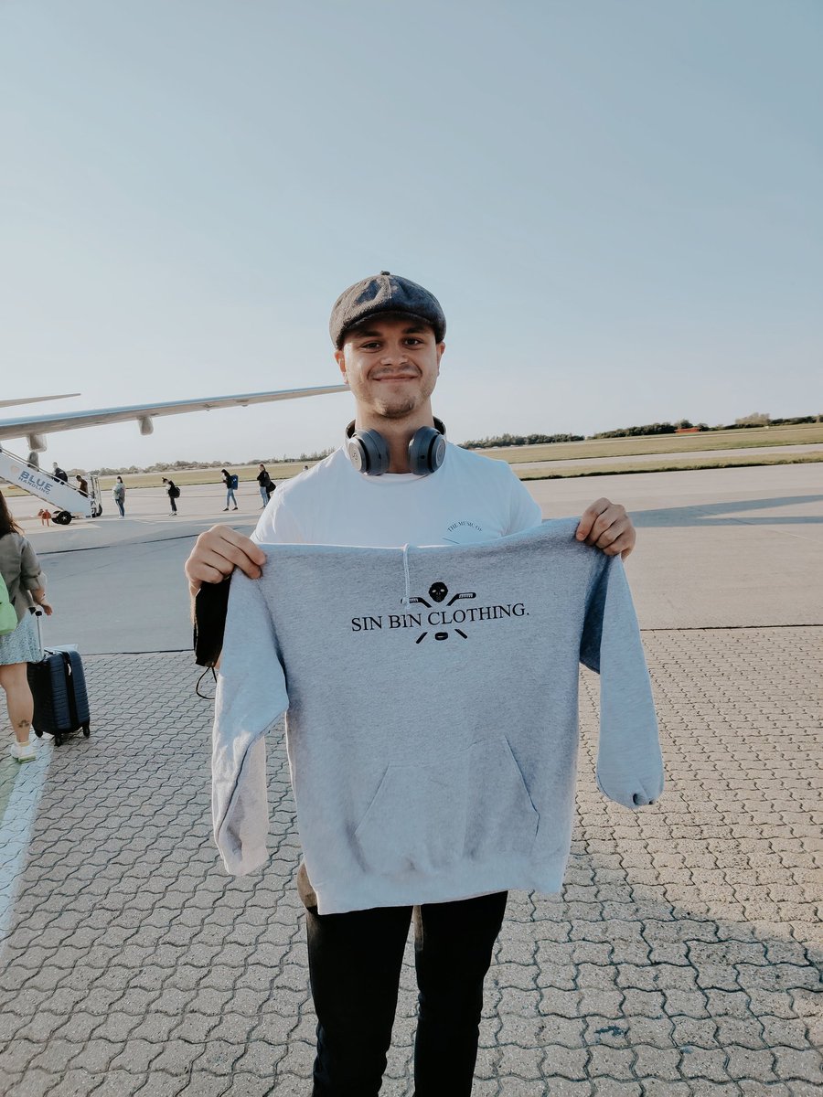 SinBinClothing's tweet photo. Sam Duggan packing the essentials for his flight ✈️ The Shield Hoodie is available here: https://t.co/fCWow7vCEW #samduggan #cardiffdevils #segeltorp #swedishhockey #shl #eihl https://t.co/dXErzsVbJ7