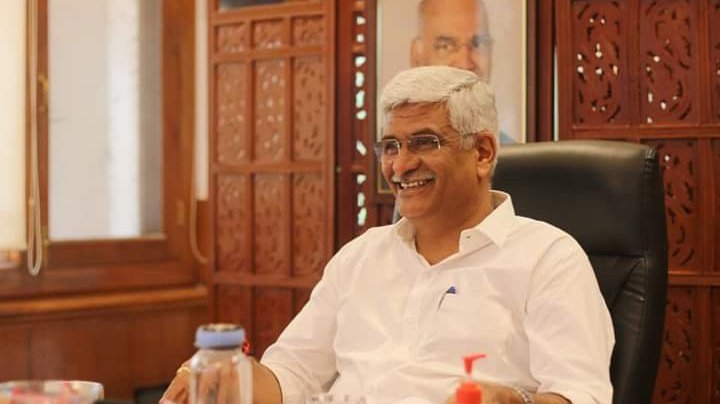 MGanwaliya's tweet image. केंद्रीय जल शक्ति मंत्री श्री @gssjodhpur जी को जन्मदिन की हार्दिक बधाई एवं अनंत शुभकामनाएं। ईश्वर से आपके उत्तम स्वास्थ्य एवं दीर्घायु जीवन की कामना करता हूँ।
#HbdGajjuBanna 
PRO:- Office of G.P. Gunsali