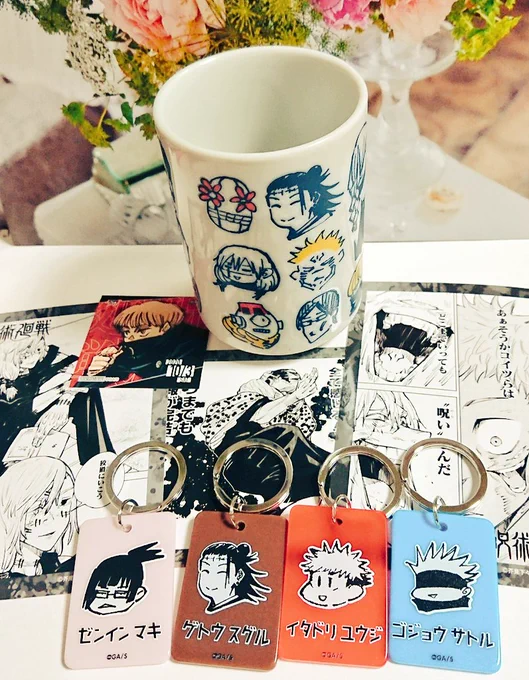 かわいい!湯のみはペン立てにします〜('▽`)虎杖くんのチャームはメチャ美味しそうな赤色! 