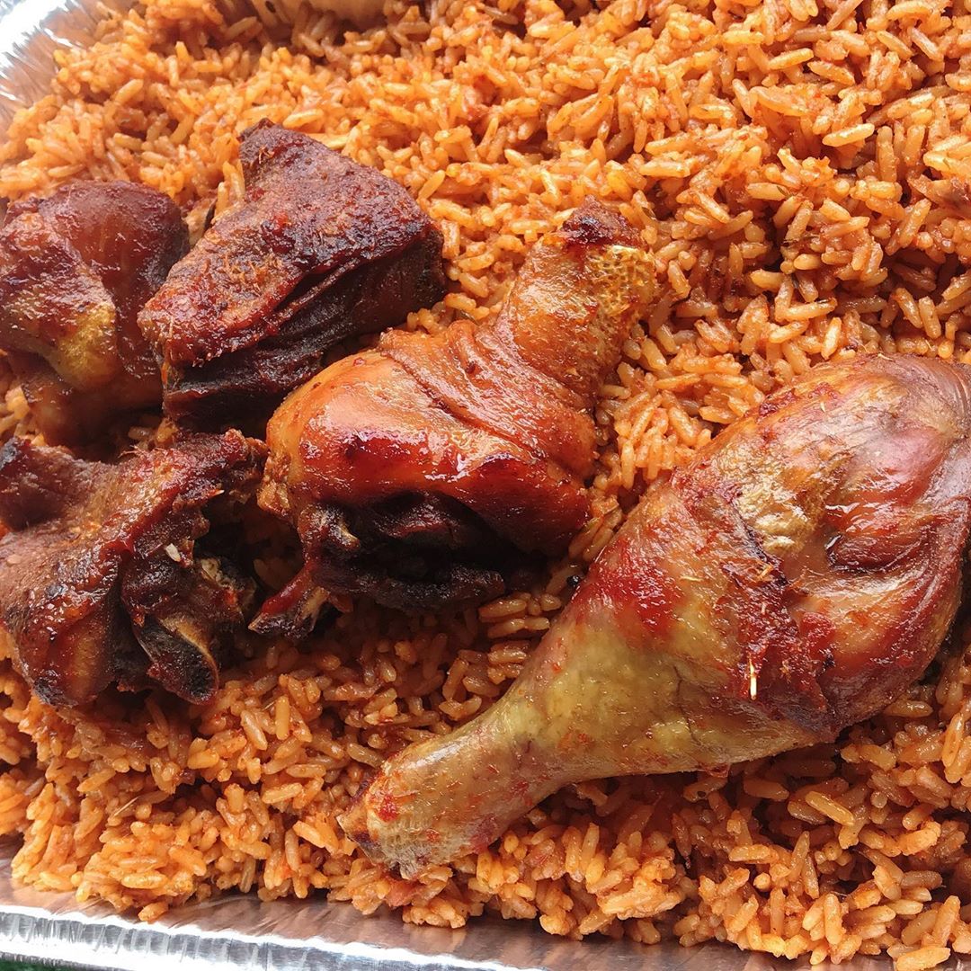 foodmakesense's tweet photo. Saturday's are for Owanbe 💃🏻💃🏻💃🏻😂😂 
#jollof #partyjollof #partyjollofrice #rice #najiajollof #food #foodie #nigerianfood #yummy #africanfood #foodlover #delicious #healthyfood #endhunger #dinner

Follow @foodmakesense for more appetizing food picture
.
.
📸@homeoftastymeals https://t.co/WfXmj3a3QQ