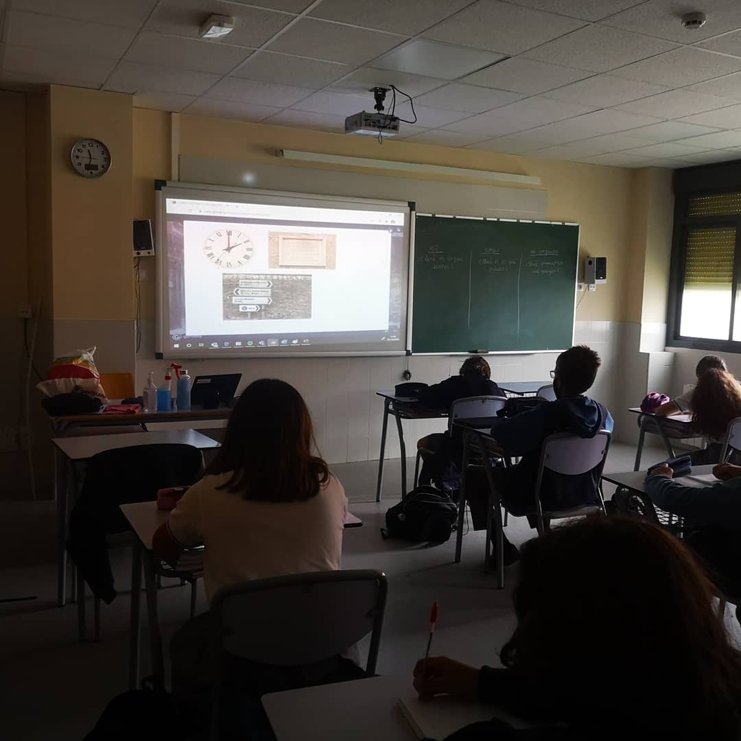 miprofematania's tweet photo. Rutinas de pensamiento en el aula de mates, los números romanos dan mucho juego. Seguimos con el #paisajedeaprendizaje #HarryPotten https://t.co/YiUInToi7i