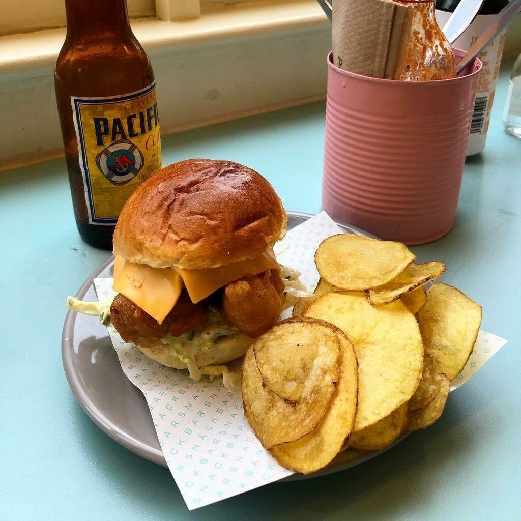 Can you filet? Absolute 💣 of a fish finger sandwich from @snackbarlondon brightening up the rain yesterday 🎣 instagr.am/p/CF4ACiJHe4x/