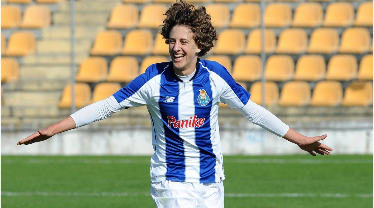Melambunglah harga pemain dari Liga Portugal. Kepala Eksekutif Benfica Domingos Soares de Oliveira juga mengakui itu. "Andai kita jual pemain, semua mau dia sukses. Jika dia gagal, kita juga yang bakal tercoreng".   #IMC