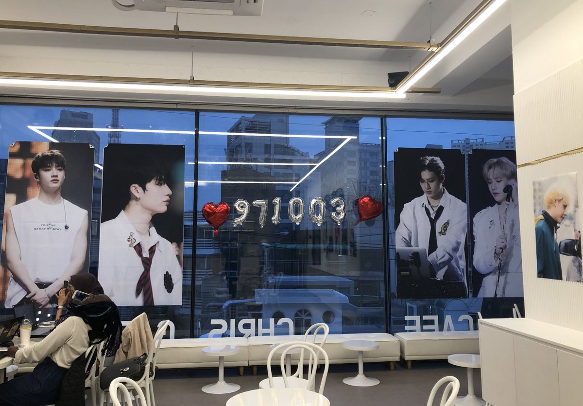 seungswrld's tweet photo. chan birthday cafe event #1 🥰 thank you @971003LYL 🖤 #LYL_Chris
#Happy_BangChan_Day https://t.co/kBzcyZ9ND7