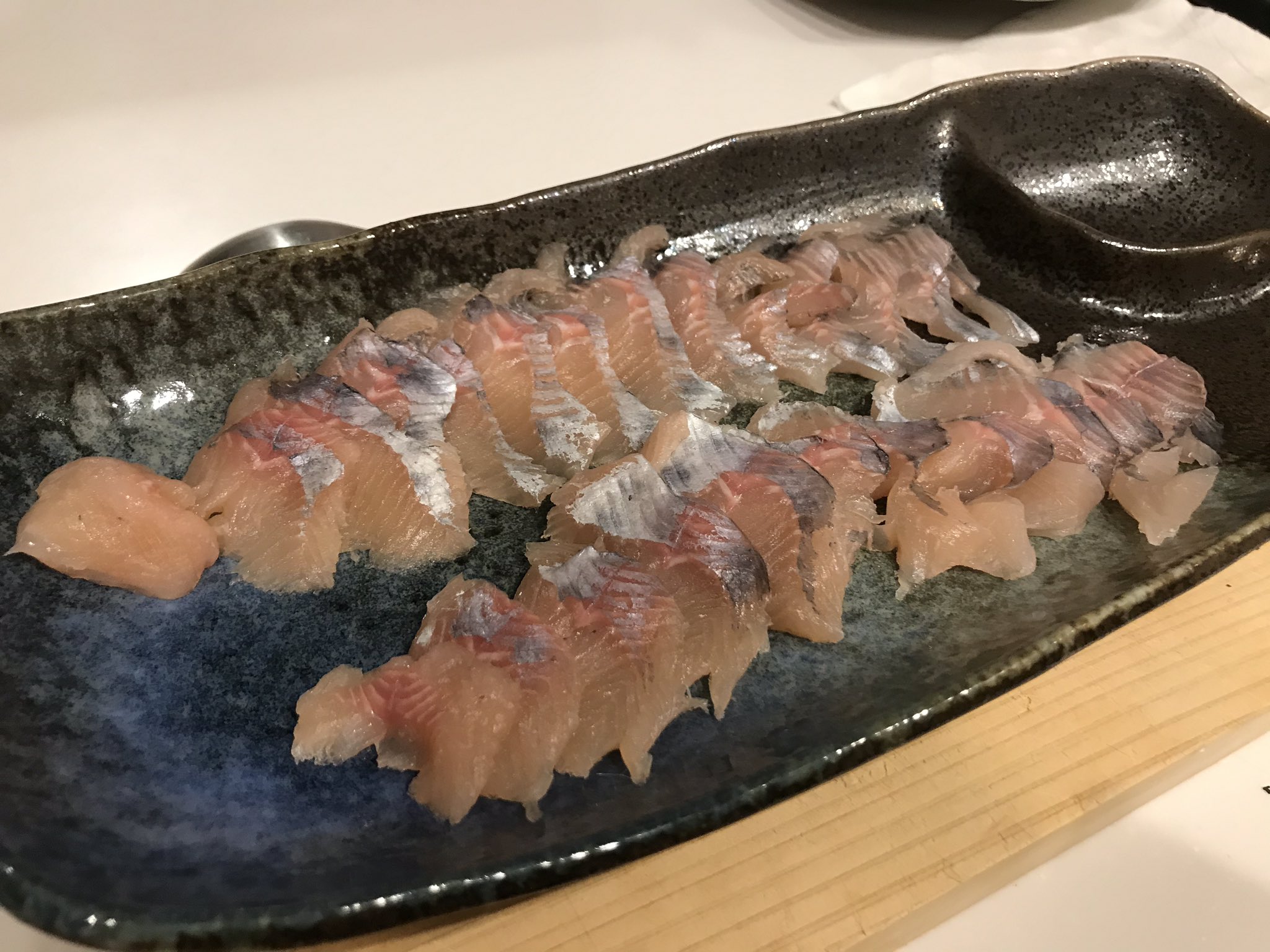 ユッケ 管釣りってなんだ 秘密結社ktc 管釣りってなんだ ニジマスの刺身 上永野フィッシングリゾート 上永野産の ニジマスちゃんで ニジマスのお刺身 いただきマーーース T Co Za6kimr3rf Twitter