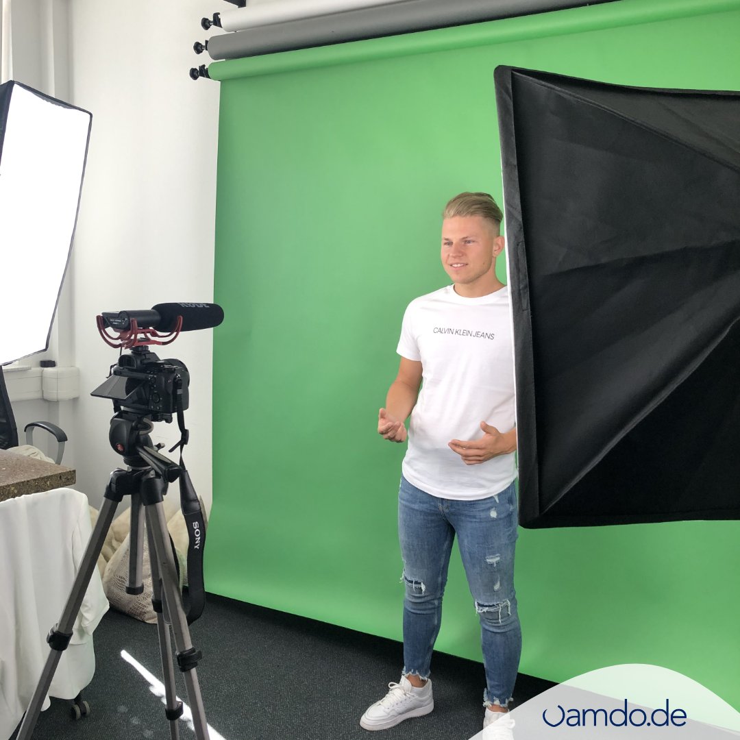 vamdode's tweet photo. "Where the magic happens" Wir haben unser eigenes Studio, in dem wir für euch Erklärvideos, Videos für Social Media oder professionelle  Fotos produzieren. Unser Equipment umfasst mehrere Kameras, Hintergründe und Lichter. https://t.co/Sd3zSyNajs