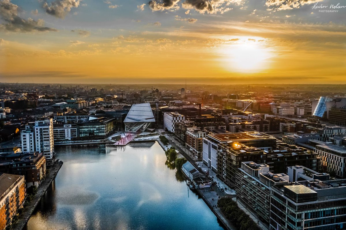 Kevinnolanphot1's tweet photo. Dublin sunsets are pretty special I think you’ll agree @LovinDublin @ancienteastIRL @discoverirl @GoToIrelandCA @TourismIreland @PhotosOfDublin @DublinTown @igersdublin @DublinTown https://t.co/znDKuFuMdP