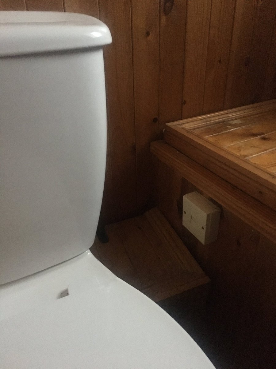 Oh the good old days... when you absolutely HAD to answer the landline while sat on the loo! 😂 @eabanter https://t.co/nPV9MGbHFg