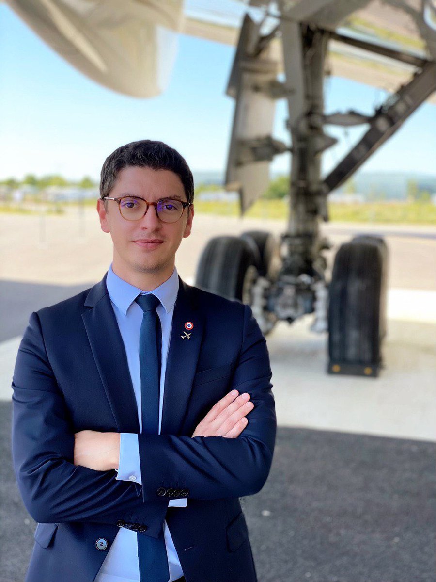 MickaelNogal's tweet photo. L’avion permet d’aller n’importe où, y compris dans les zones les plus reculées, l’avion porte secours, l’avion rapproche les peuples, et l’avion se modernise pour réduire son impact sur l’environnement. 
L’avion, c’est le progrès. 
J’en serai toujours le défenseur.
#AvionsEnLair https://t.co/ns5s9ordhF