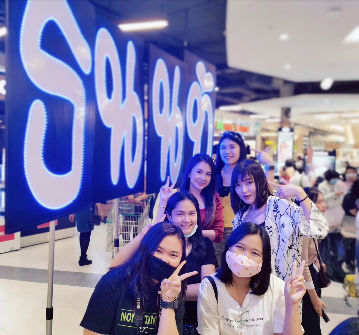 KrufaiVoice's tweet photo. เนี้ยยย❗❗ ทีมป้ายไฟนนท์แฟมอีสานมาแล้วเด้อจ้าาา... ปีกว่าๆแล้วที่ไม่ได้มาขนมาแบกมาอยู่หน้าป้ายไฟ... คิดถึงฝุดๆ 💓💓😁😁

#NONTTANONT #nontfam
#DEVYxNONTTANONT
#เสริมไทย #มหาสารคาม https://t.co/9e8cWSirE2