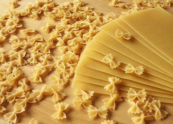 料理王国 على تويتر イタリアではその昔 パスタを手づかみで食べていた ロングパスタの上品な食べ方は 豆知識として使えるパスタクイズをご紹介します 初回は歴史 知識編です パスタ イタリア料理 スパゲッティ T Co D0awoolzjn T Co 7pffz9swx5