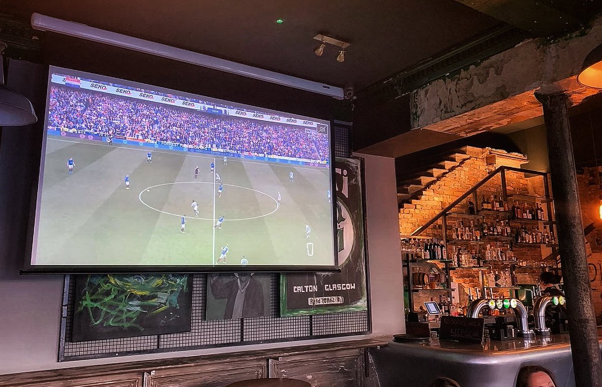 ⚽ Football is back to 226G! ⚽

St Johnston v Celtic is on tomorrow in our big screen - KO 1200

And our Burger &amp; Pint deal is back on too! 
Tasty burger, hand cut chips &amp; a cold pint for £12! 🍔🍺

Book now 👉 226gallowgate.com/book
