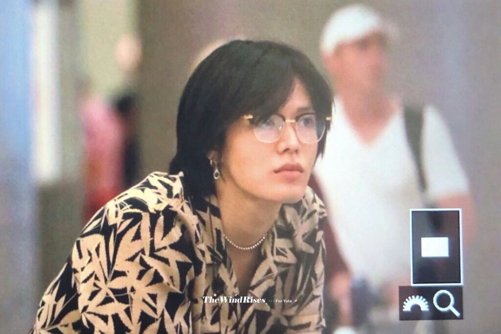 y/n is that type of girlfriend who will carry camera everywhere and secretly likes to take pics of her boyfriend yuta and save it for memories— a long thread   #NCT   #NCT127   #YUTA
