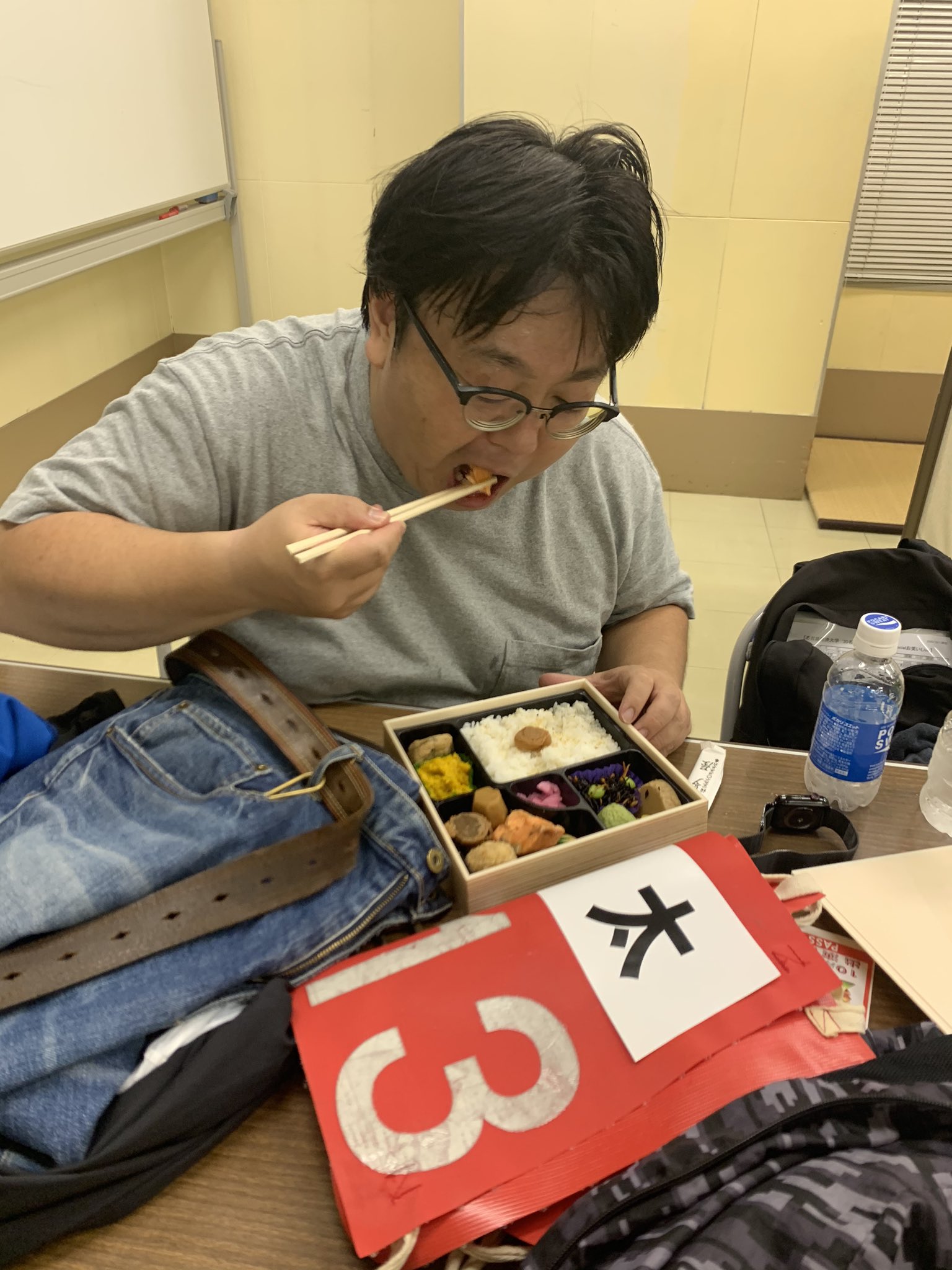 タイムマシーン３号 山本浩司 マラソンありがとうございました おいおい 終わってすぐ2個目食い出したよ T Co Jheusxvyqx Twitter