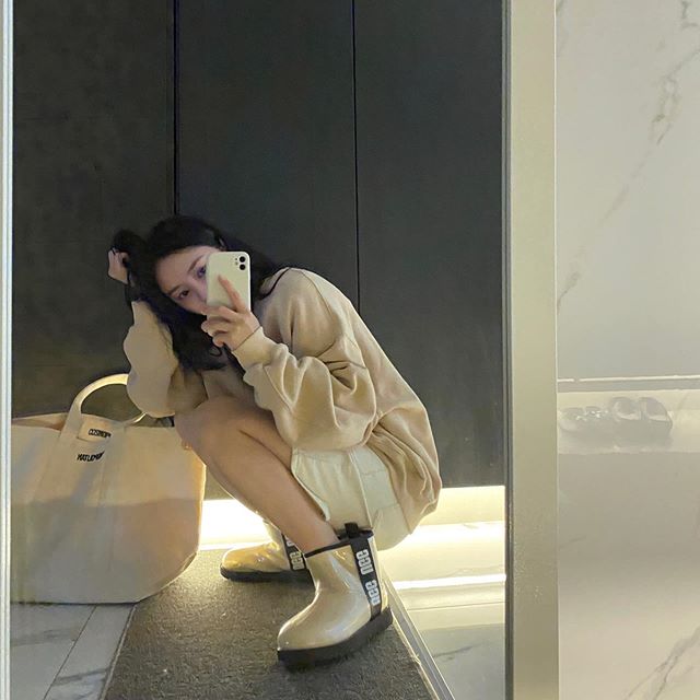actkseonho's tweet photo. @ONLYRPE [PHOTOS] #HYOMIN #효민 #티아라 T-ara IG Update (031020)
🐻🧦👢

@/ugg x @/atmos_seoul_official
#Ad #ugg #atmos #classicclear #feelugg https://t.co/xcV8TuhwYh