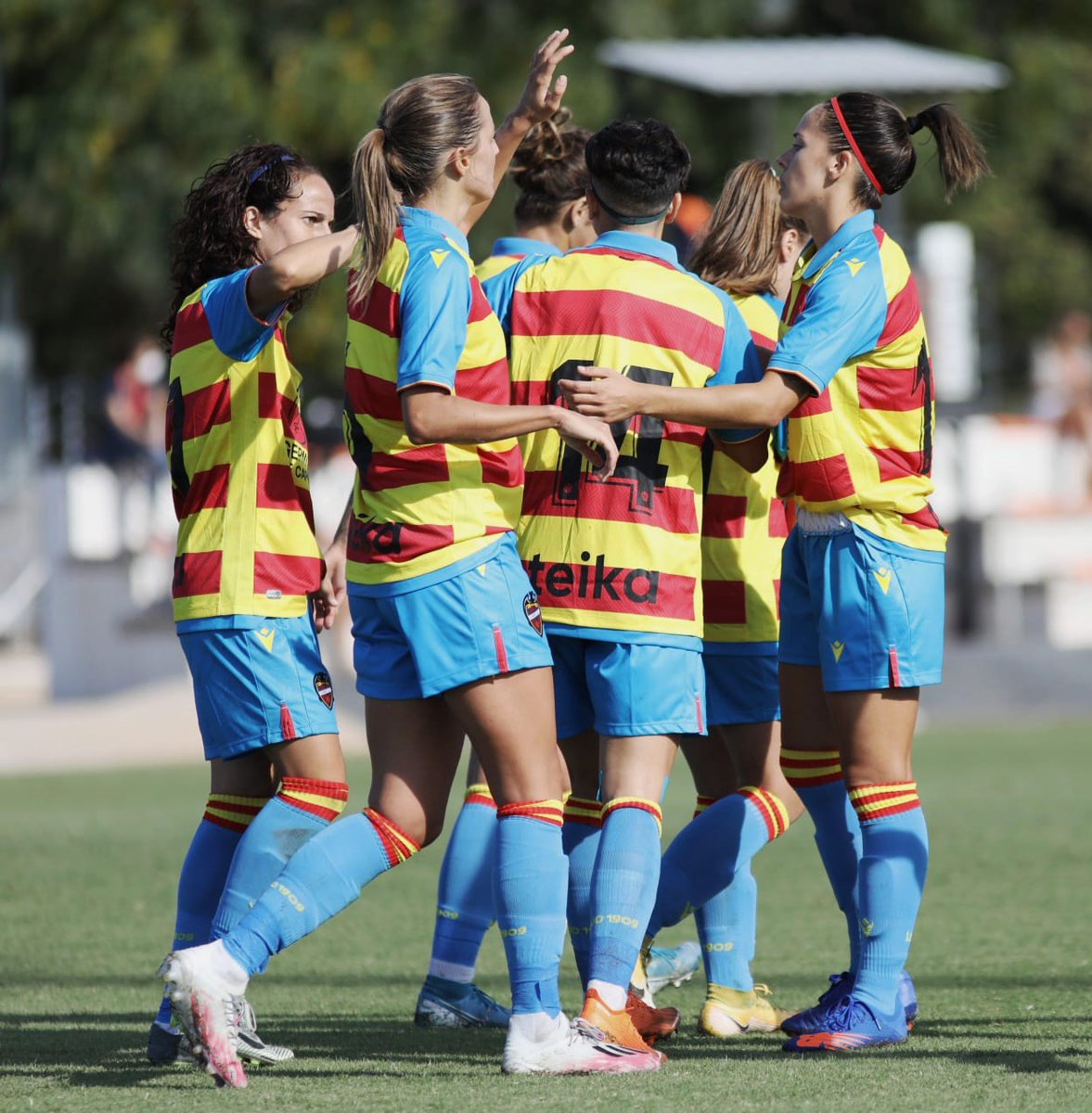 SpheraSports's tweet photo. #Levante Nueva reinvención tras la retirada de Sonia y las salidas de Maitane, Gili, Corredera, Ona e Ivana. Apuesta por jugadoras asentadas en la Liga. Paraluta, Eva Navarro, Alharilla o Alba Redondo serán clave. Liderado por #MariaPry, esta vez ser 3º tiene premio: la #UWCL. https://t.co/K1Prx97CI5