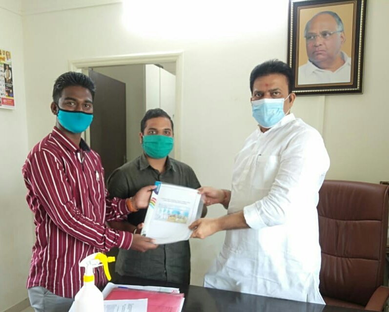 ShubhamFS_offic's tweet image. आज सकाळी ल्हासुरणे येथे @shindespeaks साहेबांची भेट घेऊन त्यांना फॉरेन्सिक सायन्सच्या विद्यार्थ्यांच्या समस्याबद्दल निवेदन दिले. त्यावेळी त्यांनी गृहमंत्र्यांची भेट घेऊन हा प्रश्न सोडवू असे सांगितले. 
#EqualForensicRR