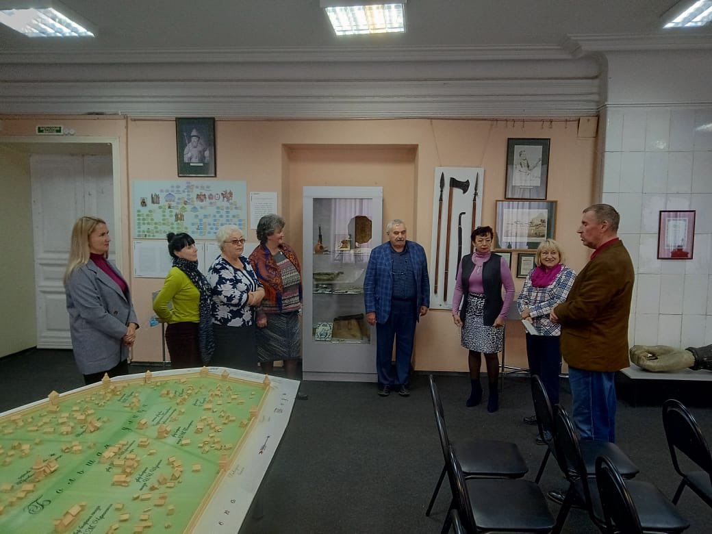 ZiminDmitry3's tweet photo. Ивановская область. г. Шуя. Краеведческий музей имени Бальмонта. Встреча сотрудников  с Иваном Сергеевичем Баграмяном и краеведом Зиминым. У нас сложились хорошие, деловые отношения. https://t.co/LirWFWS20n