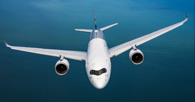 Depuis plus d'un siècle, des femmes et des hommes passionnés sont l'#aéronautique française, en inventant et faisant voler des avions, pour un monde plus ouvert. Notre #industrie en est fière, et elle prépare demain, en construisant une #aviation éco-responsable. #AvionsEnLair