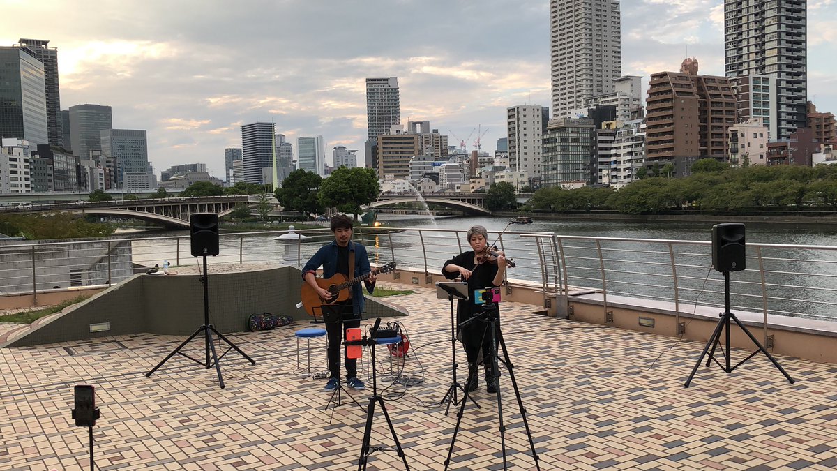 chako_deoma's tweet photo. 今の時世に合う形での、第15回北大江たそがれコンサートweek。
初日は #JUGEN
川辺のカントリー、心地よかったです✨
#北大江たそがれコンサート #安東フミ #松本ハルキ https://t.co/4wFlm2VE0z