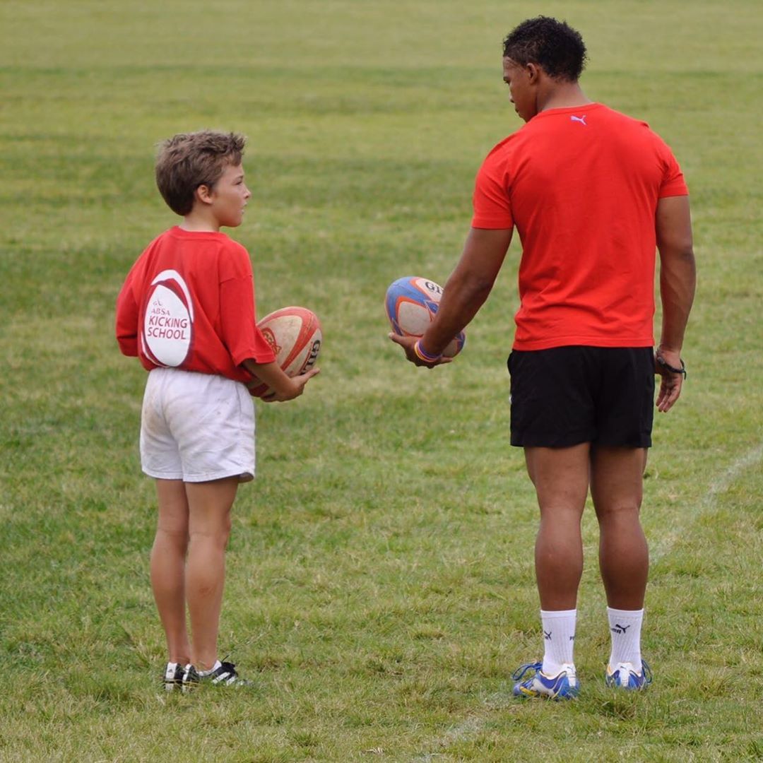 SARugbymag's tweet photo. 2011 Kicking clinic ⏩ 2020 #SpringbokGreen

Kade Wolhuter and @jantjies_elton 

#SpringbokShowdown https://t.co/rWTvGeTI2O