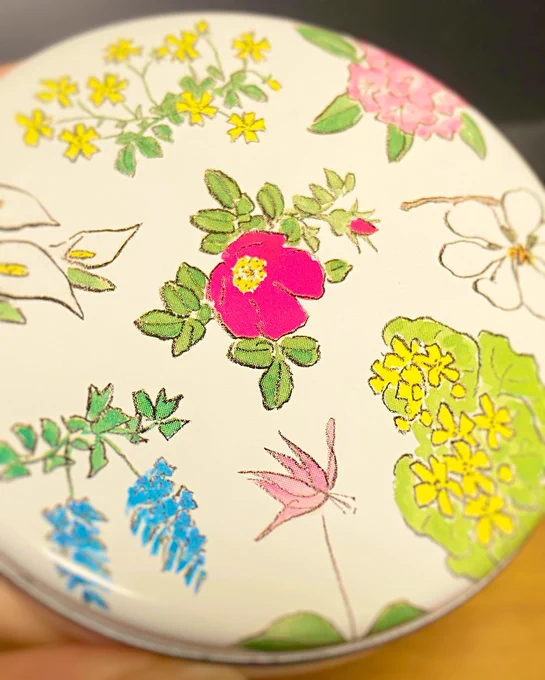 友達から六花亭のボンボン貰ってハッピ～～?激うま 