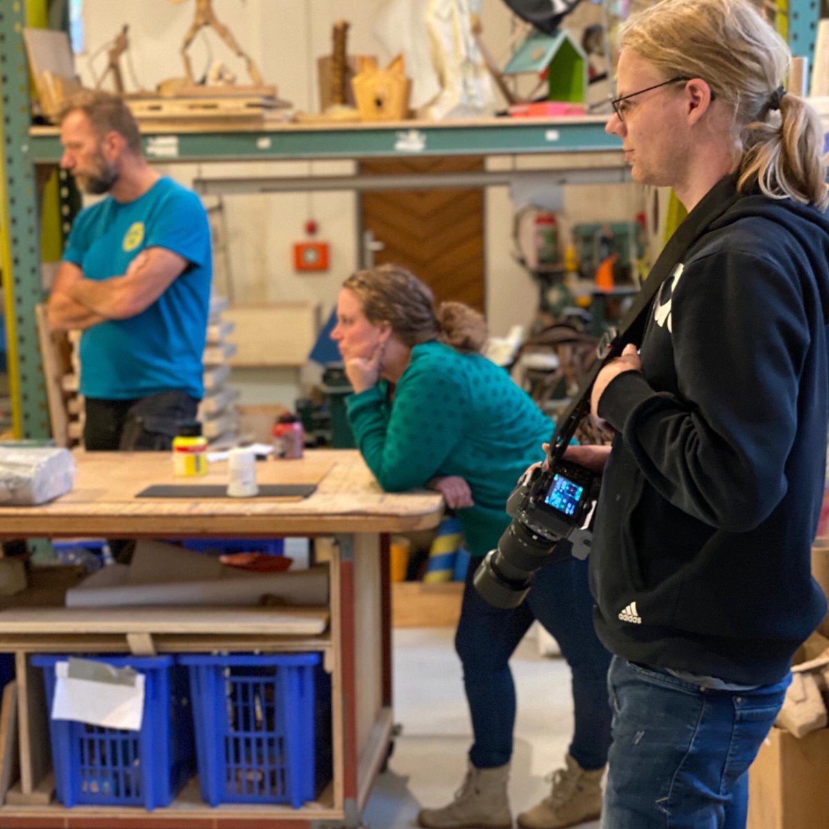 maak_lab's tweet photo. Week 40: Vrijdag Avond: Workshop zeefdrukken; verzorgd door onze team-experts Emile Onstenk en Gijs Verschoor! 

#GeenDagHetzelfde #BijOnsInDeWerkplaats

(fotografie: Silas)

(voor meer informatie over Maak-Lab: https://t.co/ixTjstVmSr) https://t.co/uMBNpqLQSS
