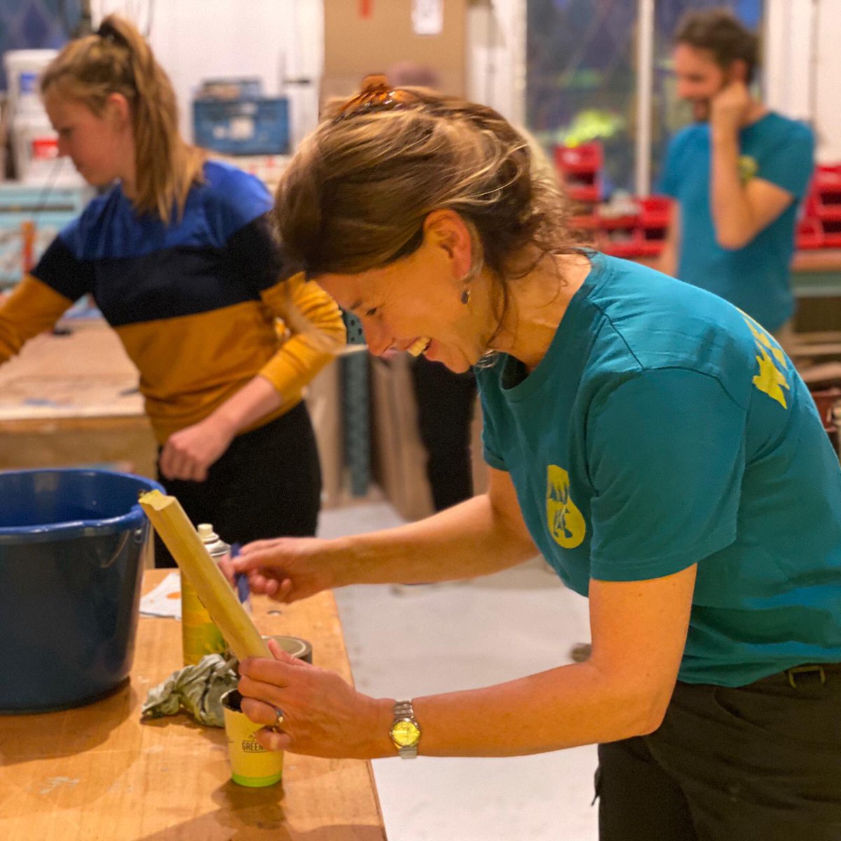 maak_lab's tweet photo. Week 40: Vrijdag Avond: Workshop zeefdrukken; verzorgd door onze team-experts Emile Onstenk en Gijs Verschoor! 

#GeenDagHetzelfde #BijOnsInDeWerkplaats

(fotografie: Silas)

(voor meer informatie over Maak-Lab: https://t.co/ixTjstVmSr) https://t.co/uMBNpqLQSS