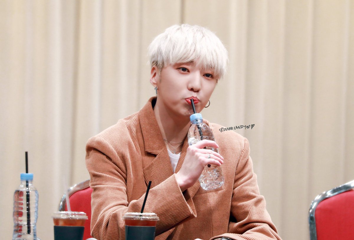 Seungyoon and Straws          A thread #Seungyoon  #강승윤  #WINNER  #위너