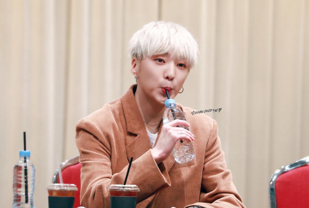 Seungyoon and Straws          A thread #Seungyoon  #강승윤  #WINNER  #위너