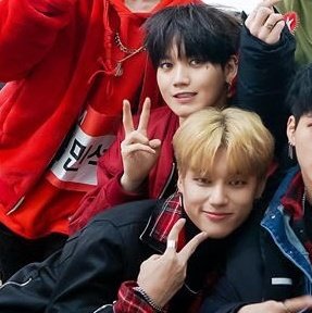 tiny woo ^^ and tiny seungjoon (j-us) from onf !!! there's laun (former onf) and byeongkwan from a.c.e too 