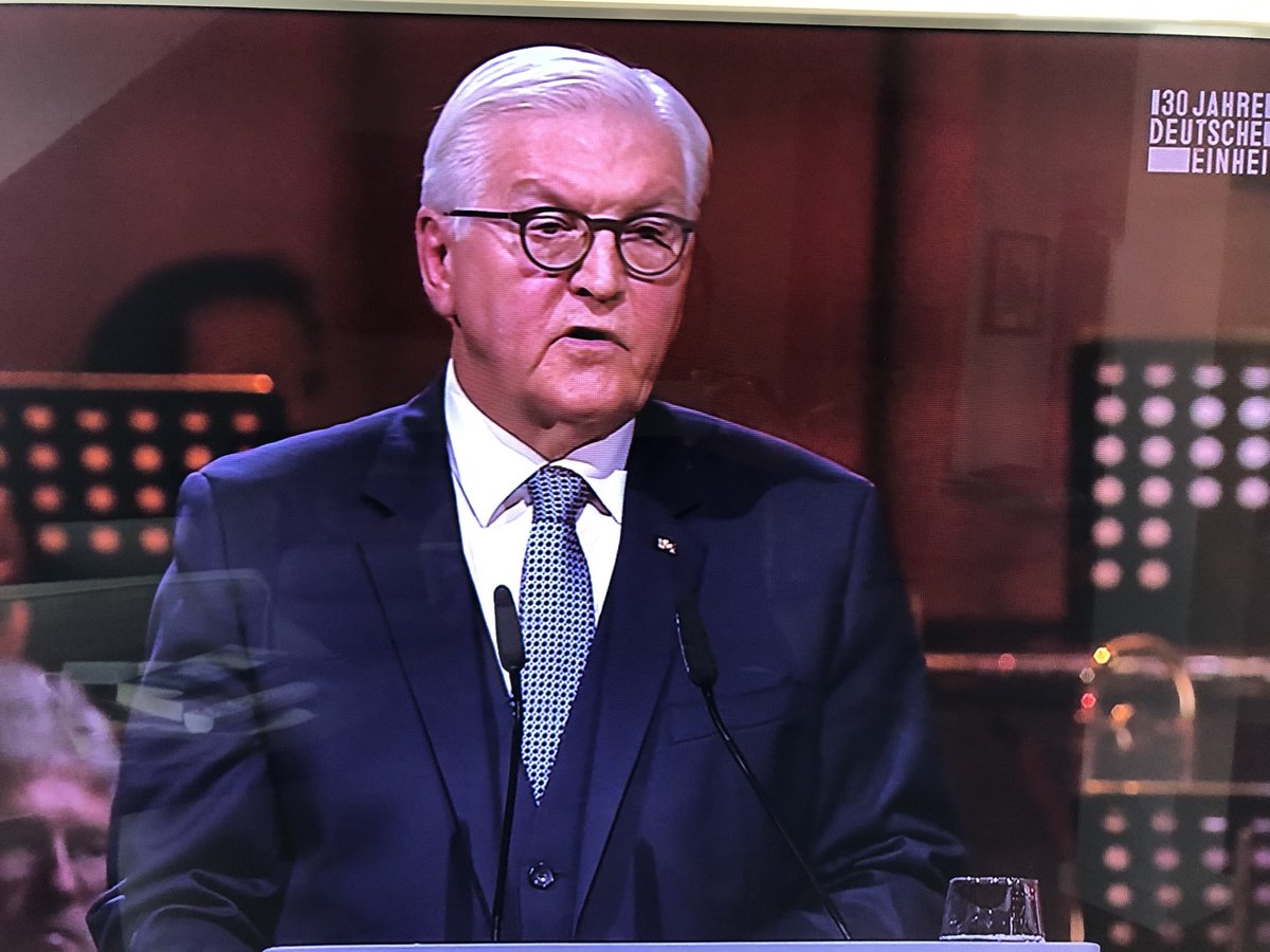 Überraschend gute, ehrliche, kritische und offene Rede des #Bundespräsident en. Ich bin beeindruckt. Wir sollten uns auch morgen daran erinnern und an den Missständen arbeiten. #DeutscheEinheit #Bundesregierung #einheit30