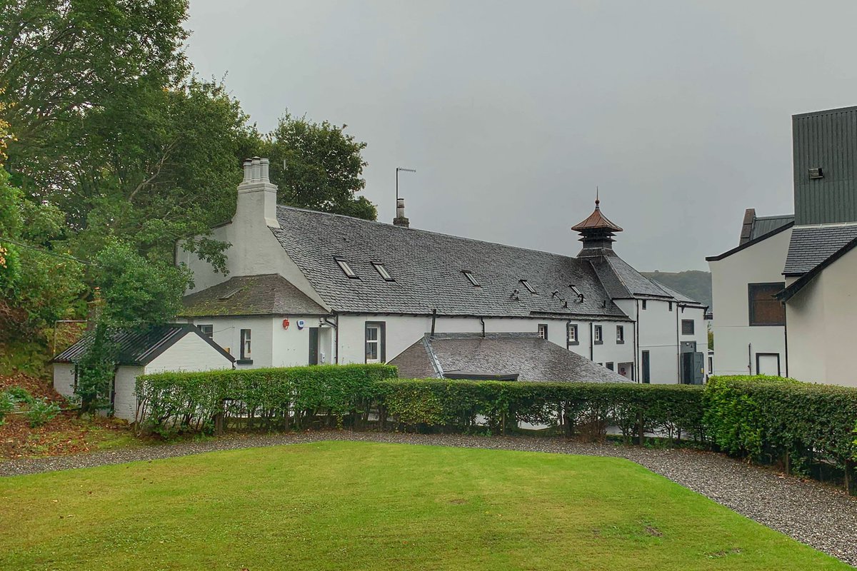 VivienneMackay1's tweet photo. It might be raining, but it’s just #whiskyofthefuture #lookonthebrightside Looking forward to welcoming our #Maltmaster Experience guests @Glengoyne this afternoon. #highlandsinglemalt #Glengoyne #Whisky https://t.co/YACnynTDkk https://t.co/kYycB2P2Dj