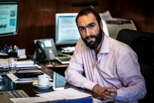 CrisisRevista's tweet photo. #CrisisEnElAire por @NacionalAM870 📻

@pedrobiscay, ex director del Banco Nación: "Si no rompemos el circuito entre finanzas formales e ilegales, no podremos cortar esta lógica de presión devaluatoria por la brecha con el dólar paralelo. Hay que combatir el delito financiero". https://t.co/x9MbAicNSt