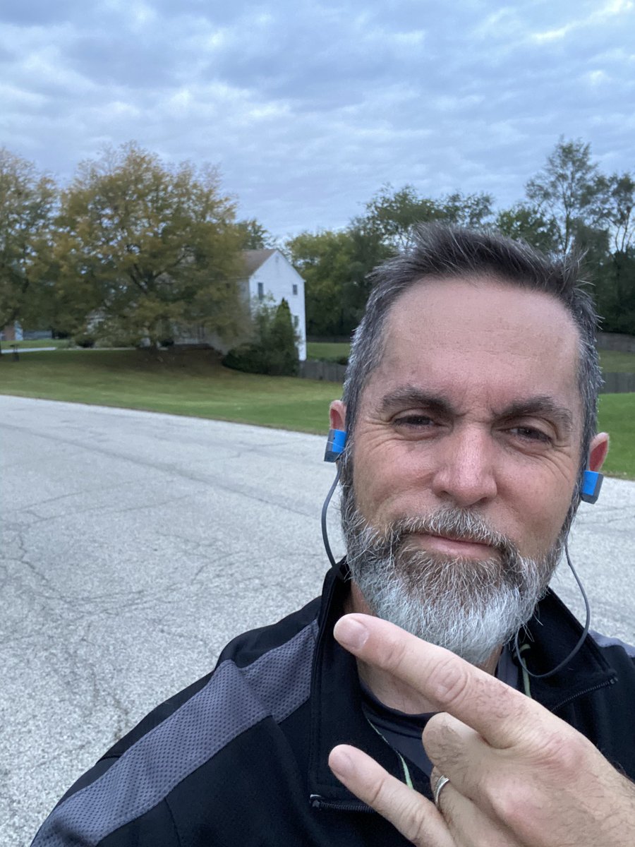 jdprickett's tweet image. Saturday Morning, good friends. ❤️🤘🏼Have a restful weekend. #6AMrun #StravaRun