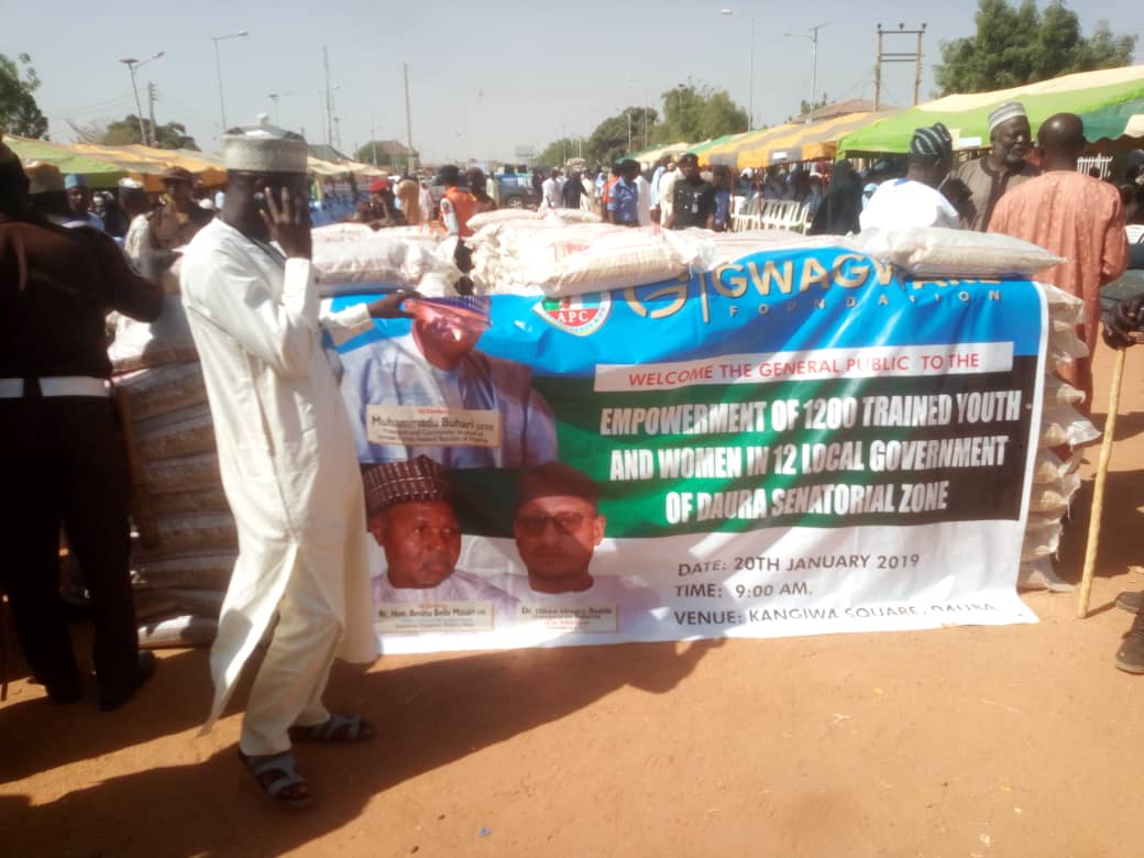 GwagwareF's tweet photo. In January 22 2019 Gwagware foundation Empowered 1,200 less privileged women and petty traders, 100 persons drawn from each of the 12 LGA of Daura Senatorial zone.
People living with disability were also not left behind,300 are equally trained &amp; empowered with cash assistance . https://t.co/DfVzLRm9l4