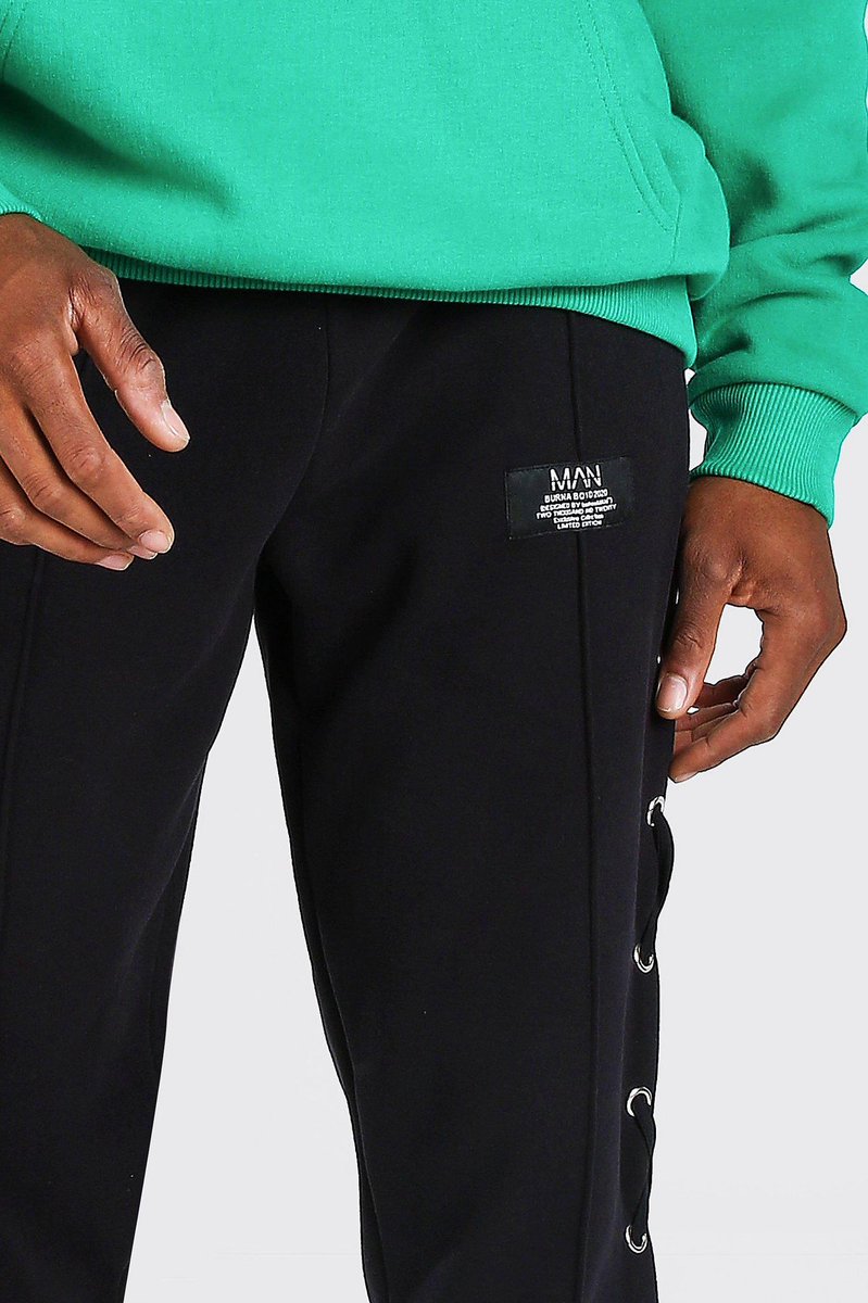 cocosglam's tweet photo. Burnaboy X Boohoo Collection 🔥
-
Tracksuit 🤩
•••
Details
▪️Size - S , M , L &amp; XL
▪️Price - N17,000 https://t.co/6mgtRYVAhf