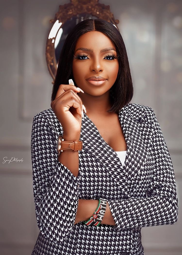 belsvan's tweet image. How did you get his beautiful?
What mountains have u conquered to make u this wonderful amazing woman😩
How are u so humble and not so carried away with your beauty?🤔😩😊♥️

#AskWathoni