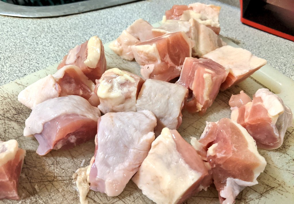 Finally, finally assembled all the proper ingredients and did it up-Chicken Karaage for real.No substitutions.No compromises.Chicken thighs de-boned with skin left on. Depending on the size of thigh, cut into 4-6 pieces.