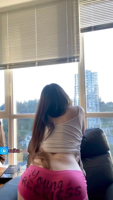 Rt if you would come spilt this 🍑 in 2 😈😉 I&rsquo;ll make you wanna fuck all night 😩 #transgirl https://t.<a href="/tag/transgirl"class="tags"><span>#transgirl</span></a>