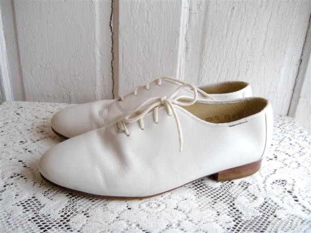 Alamonk's tweet photo. @carameltimbit Capezio Shoes https://t.co/tm72xTpixY