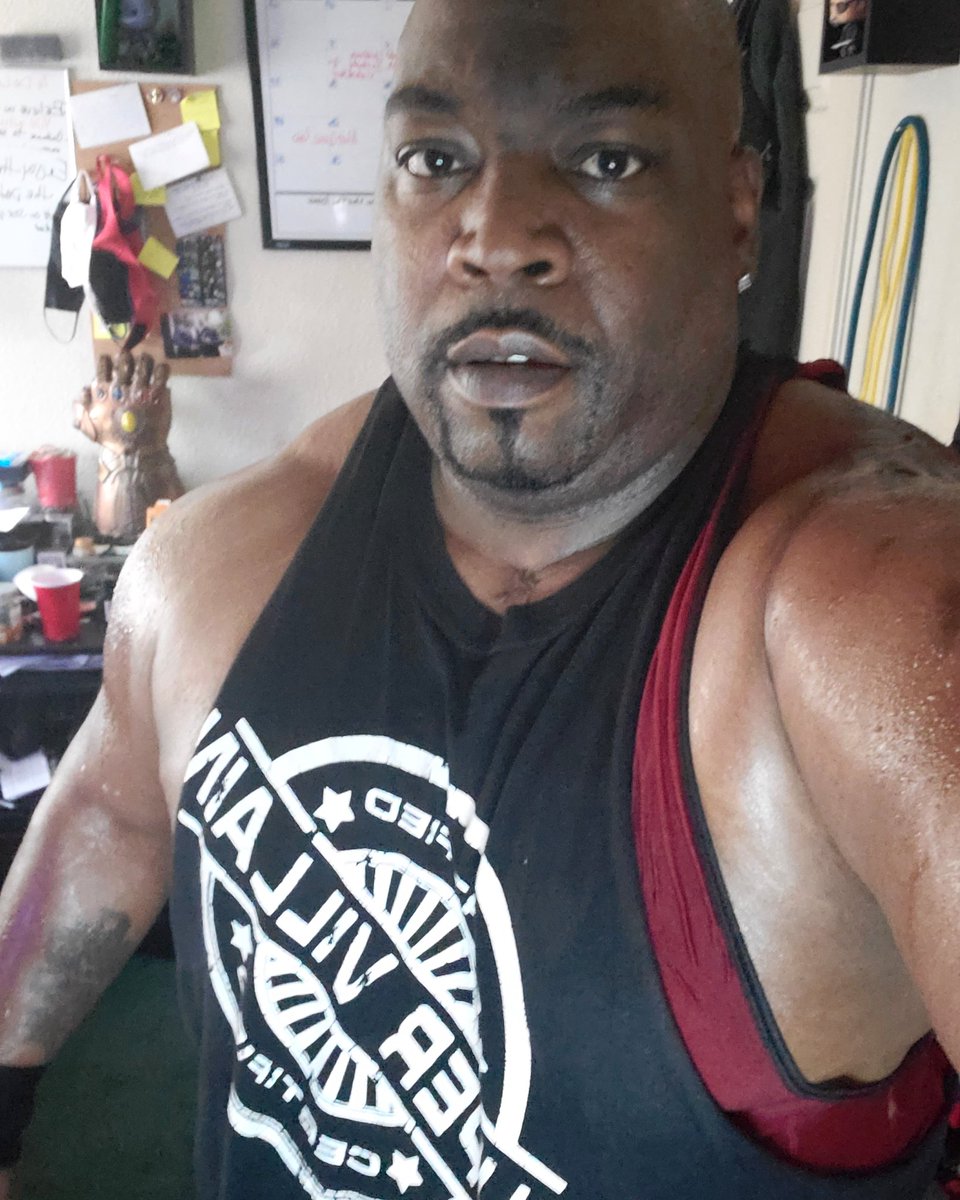 MrJayWashington's tweet photo. I stopped watching a movie so I could focus on my #riptup workout from #FocusT25. Im probably gonna do 2 #workouts today because WHATS A DAY OFF when you have a goal & a target. #SuperVillainStatus #MrMirakuru #ISYMFS #swoleisthegoal #sexyswole #strong https://t.co/qdErlivxAM