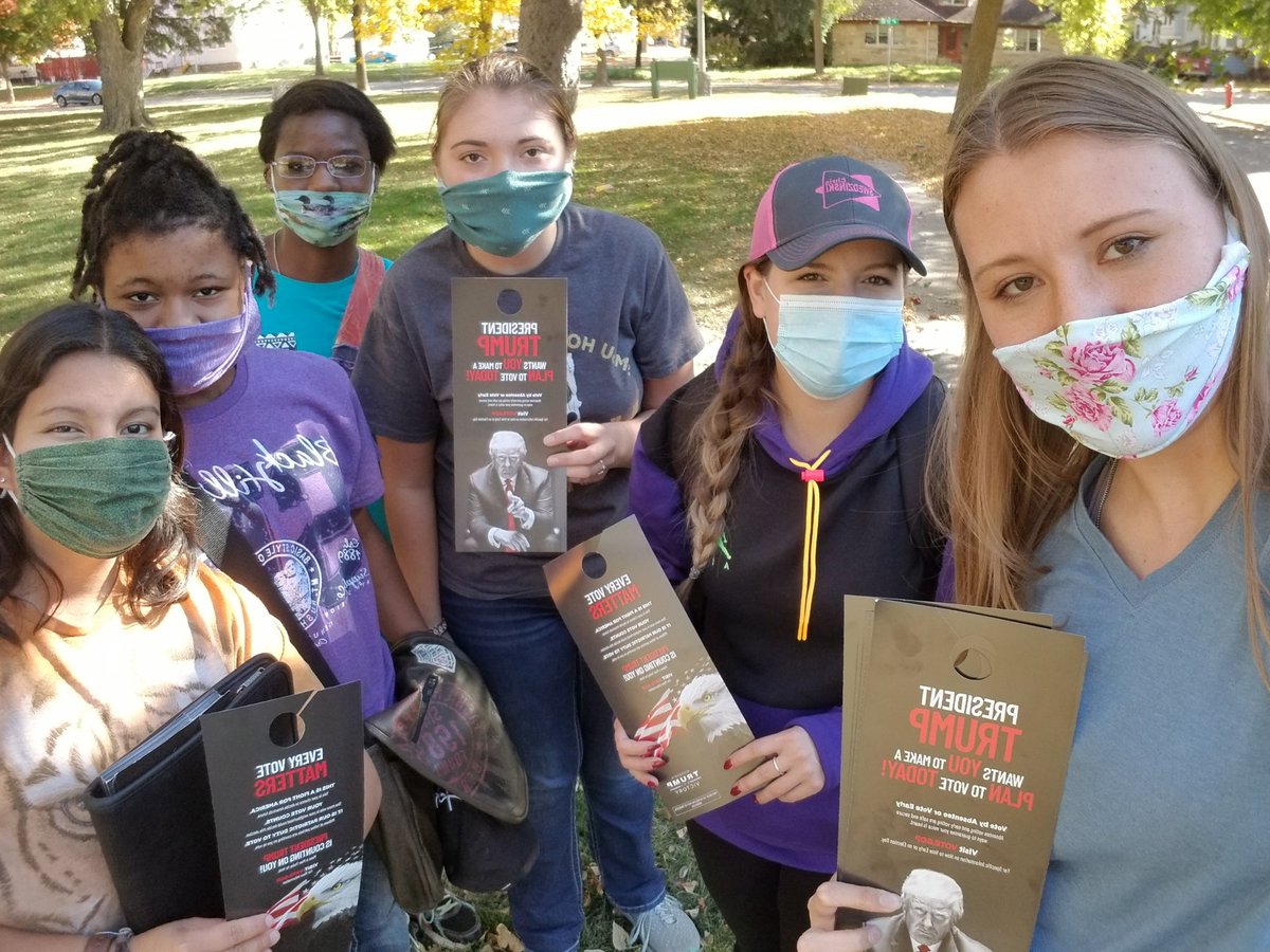 Thankful for R6's dedicated volunteers who drove over an hour after work today to help door knock for @realDonaldTrump with @TrumpVictoryMN.
#LeadRight