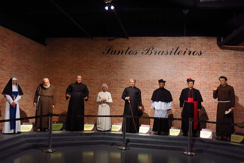 turpaulista's tweet photo. Museu de Cera retoma as atividades em Aparecida -  O espaço, que reconstitui os principais fatos da história da Padroeira do Brasil, foi autorizado a funcionar com a adoção de uma série de regras de prevenção https://t.co/jwZJuIOZ3C #Turismoreligioso #Turismopaulista #aparecida https://t.co/6CWoF4J3Fp