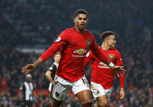 LMDFoot_'s tweet photo. Marcus Rashford a été fait membre de l'Ordre de l'Empire britannique par la reine Elizabeth pour avoir fourni à 3 millions d'enfants de la nourriture chaque semaine pendant la pandémie de Covid 👏

20 millions d'euros de dons ont été récoltés lors de cette campagne 👌

Respect 🙏 https://t.co/NX5EcjhseF